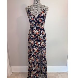 Lulu’s everlasting bliss navy floral maxi